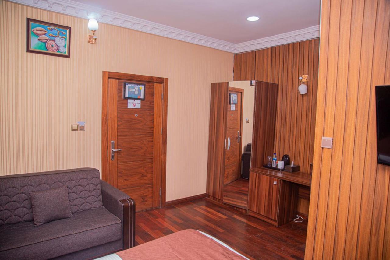 Mahogany Hotel And Suites Ибадан Экстерьер фото