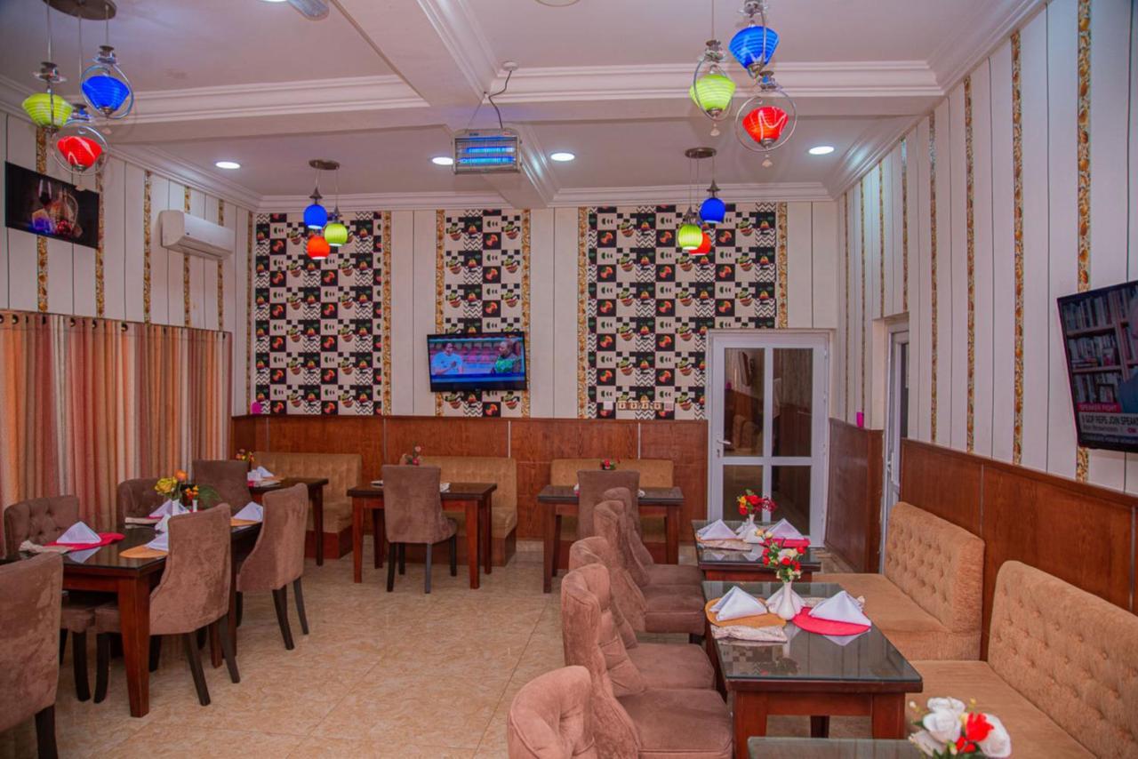 Mahogany Hotel And Suites Ибадан Экстерьер фото